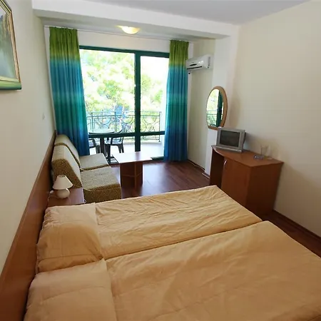 Otel Tanya 3*