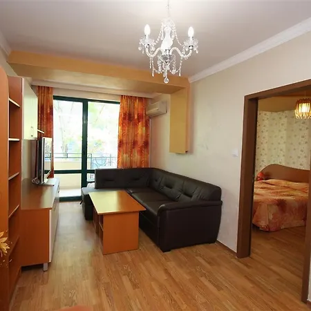 Otel Tanya 3*